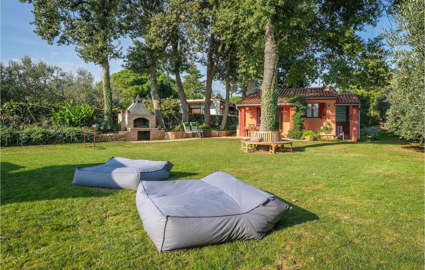 Foto 7 von 50: Reizende Ferienwohnung mit Terrasse, Pool und Strandzugang – 2 km vom Strand Bijeca entfernt