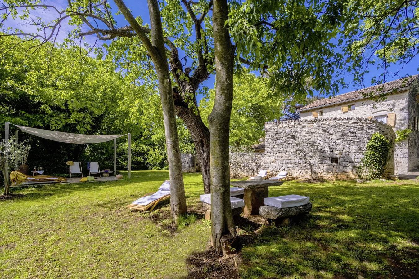 Foto 7 von 48: Ferienhaus Una * 1000 m2 Garten mit Liegewiese, Grill, WLAN