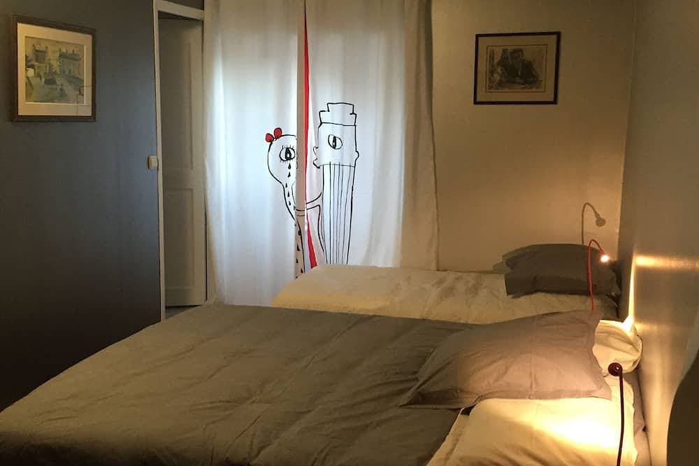 Foto 2 von 23: 4 * Ferienhaus Charme, mitten im alten Dorf, Terrasse, Wi-Fi,
