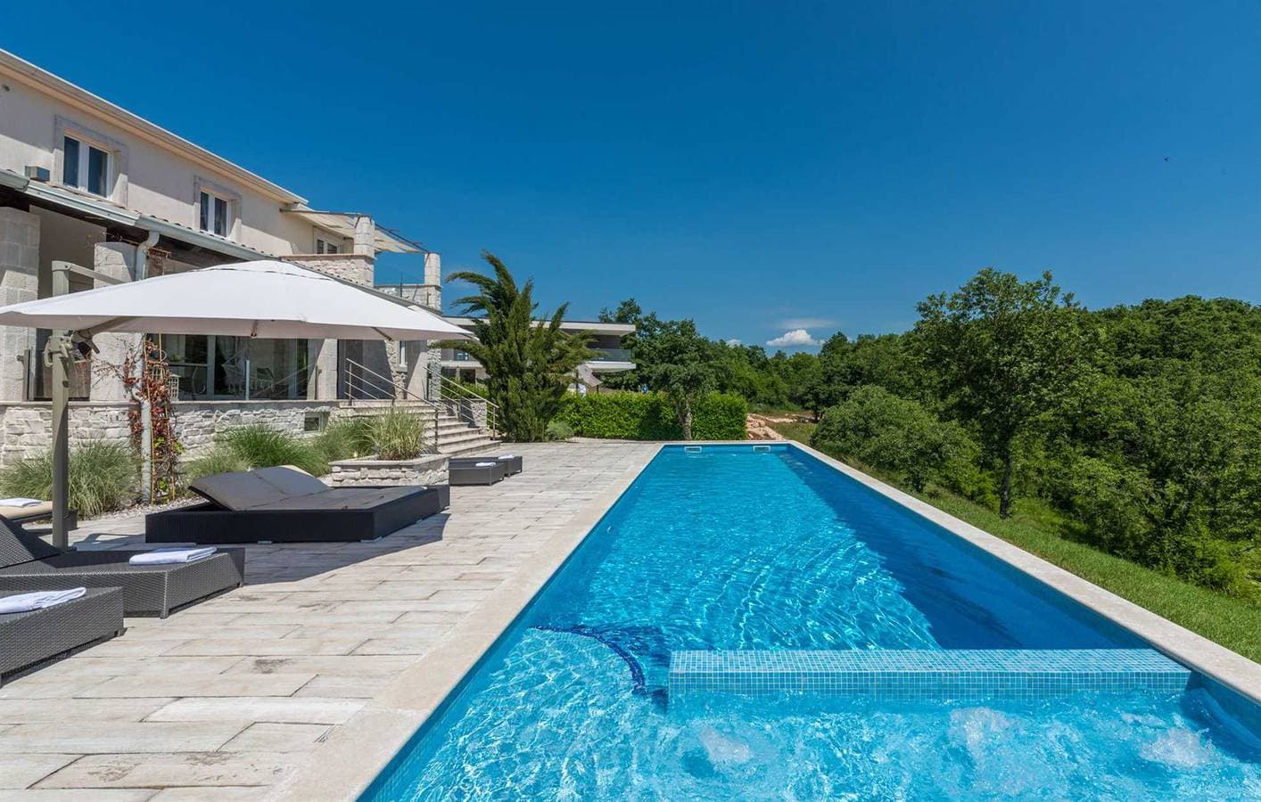Foto 8 von 71: Villa Belle mit Pool