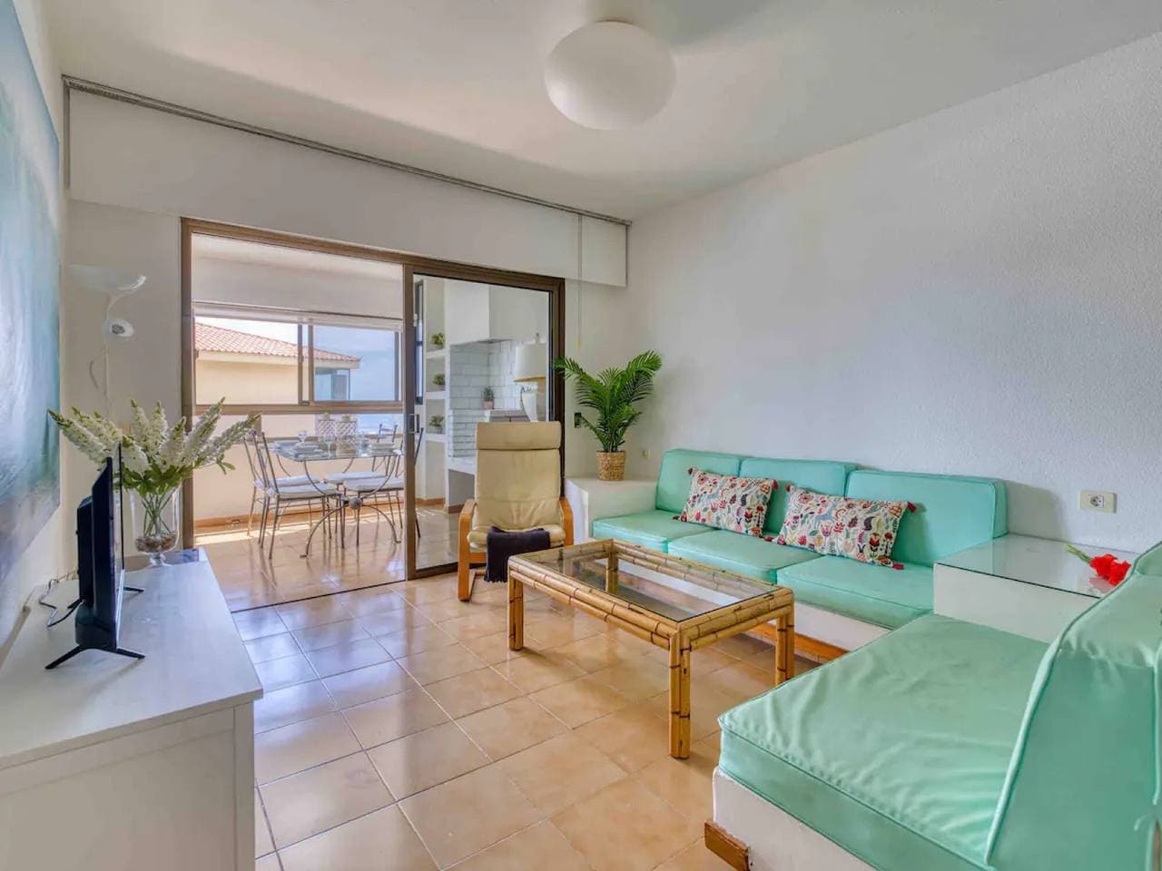 Foto 4 von 35: Ferienwohnung 'En La Playa 2 Dormitorios Y Piscina' mit Meerblick, Pool und WLAN