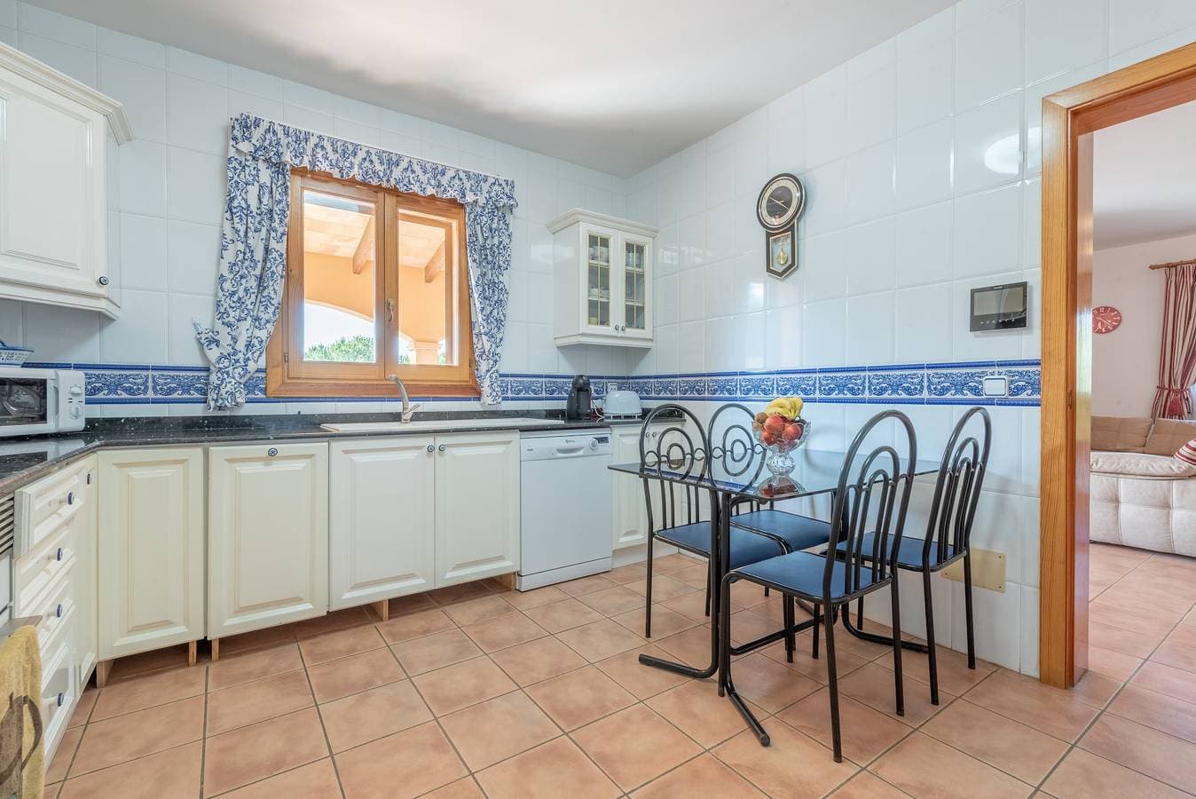 Foto 11 von 27: Gemütliches Ferienhaus "Solluna" mit WLAN, Pool, Terrasse und Garten mit Blick auf die Berge