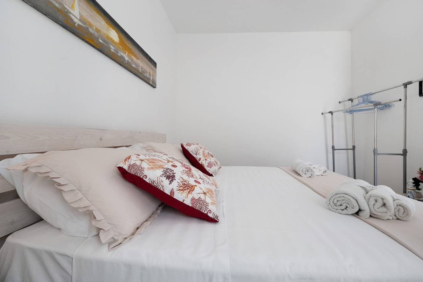 Foto 8 von 27: Ferienhaus 'Romantic Suite' mit Gemeinschaftsgarten, WLAN und Klimaanlage