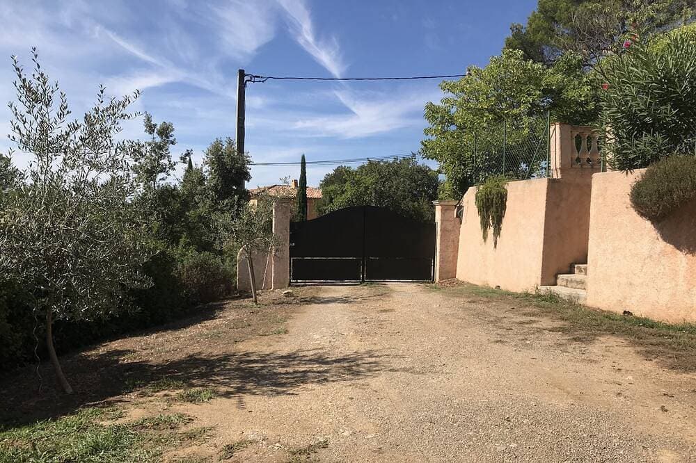 Foto 11 von 25: Ferienhaus im Erdgeschoss der Villa mit privatem Pool