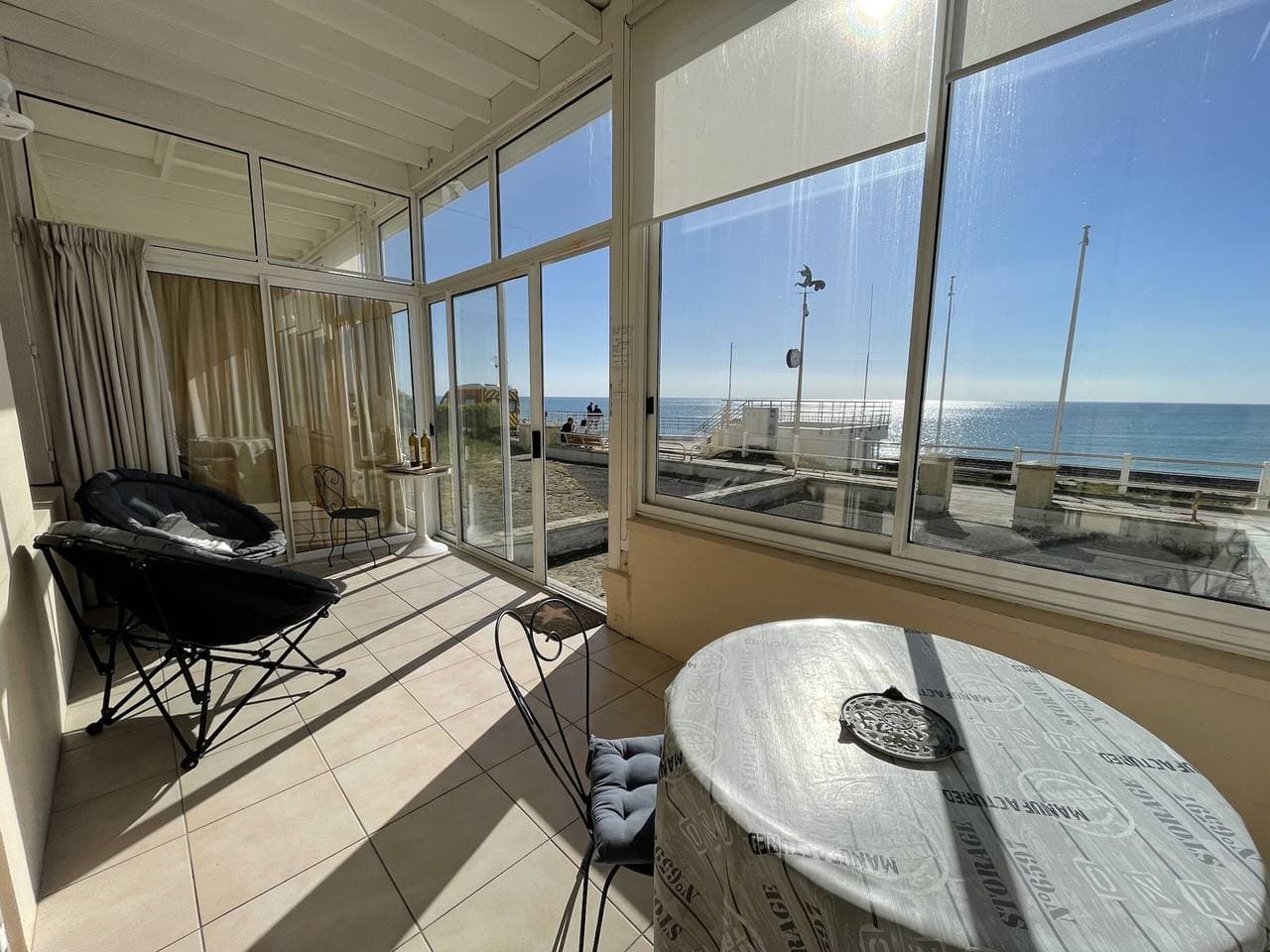 Foto 7 von 22: Charmantes Maisonette am Meer mit Veranda
