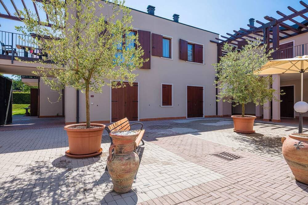 Foto 9 von 30: Studio mit Außenpool und Animation in toller Residenz