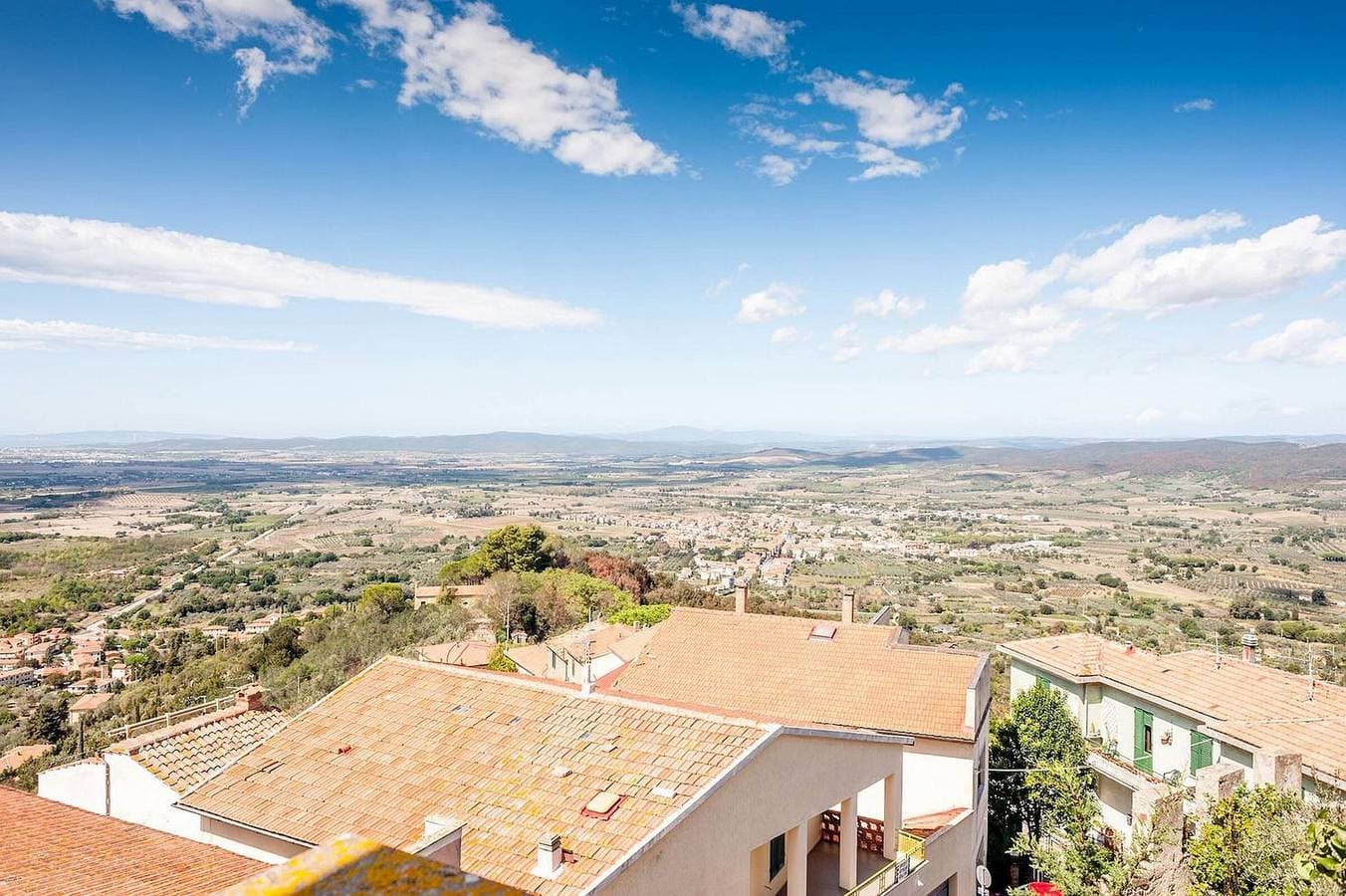 Foto 12 von 40: Ferienwohnung 'Il Castello Gavorrano' mit Meerblick, Gemeinschaftsgarten und WLAN