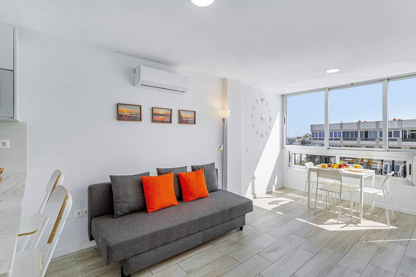 Foto 3 von 28: Neu renovierte Ferienwohnung direkt am Meer mit Meerblick und Klimaanlage