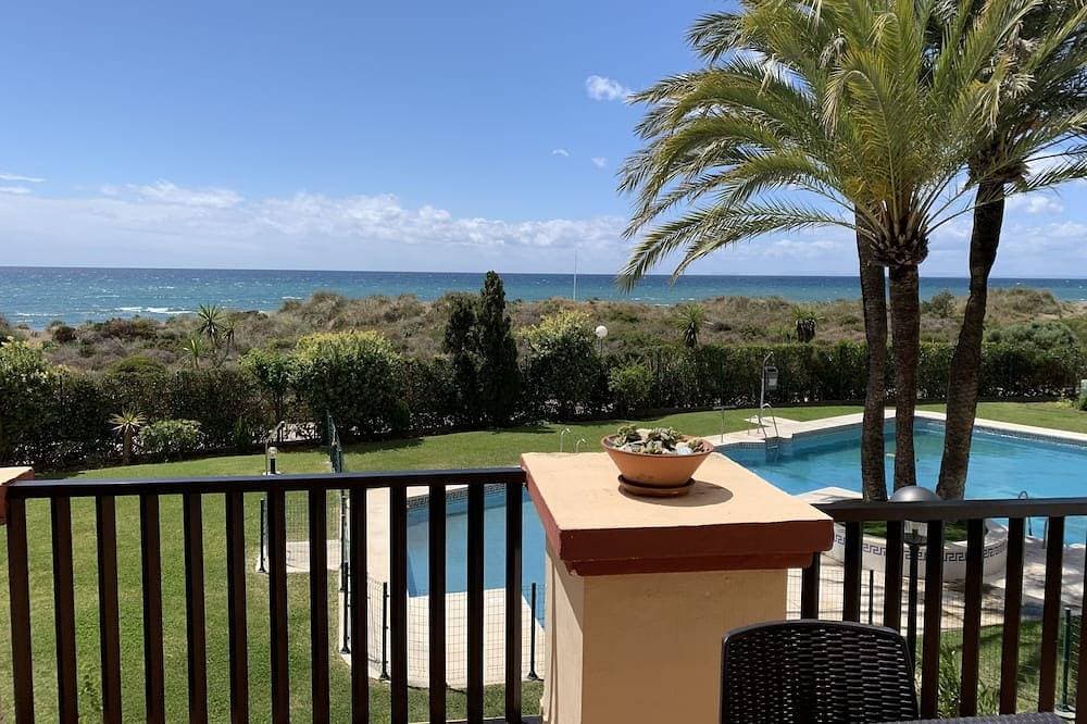 Apartment 815 first line of the beach with sea views 1