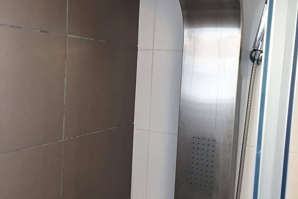 Foto 8 von 30: Eine luxuriöse moderne Villa, einen erstaunlichen privaten Pool und einen großen Garten. Sonderpreise 2019