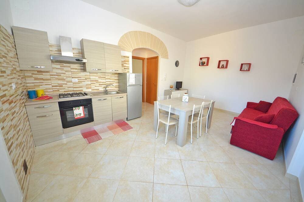 Puce cottage near Sm of Leuca with lawn sunbathing area with WIFI And Air Conditioning 1
