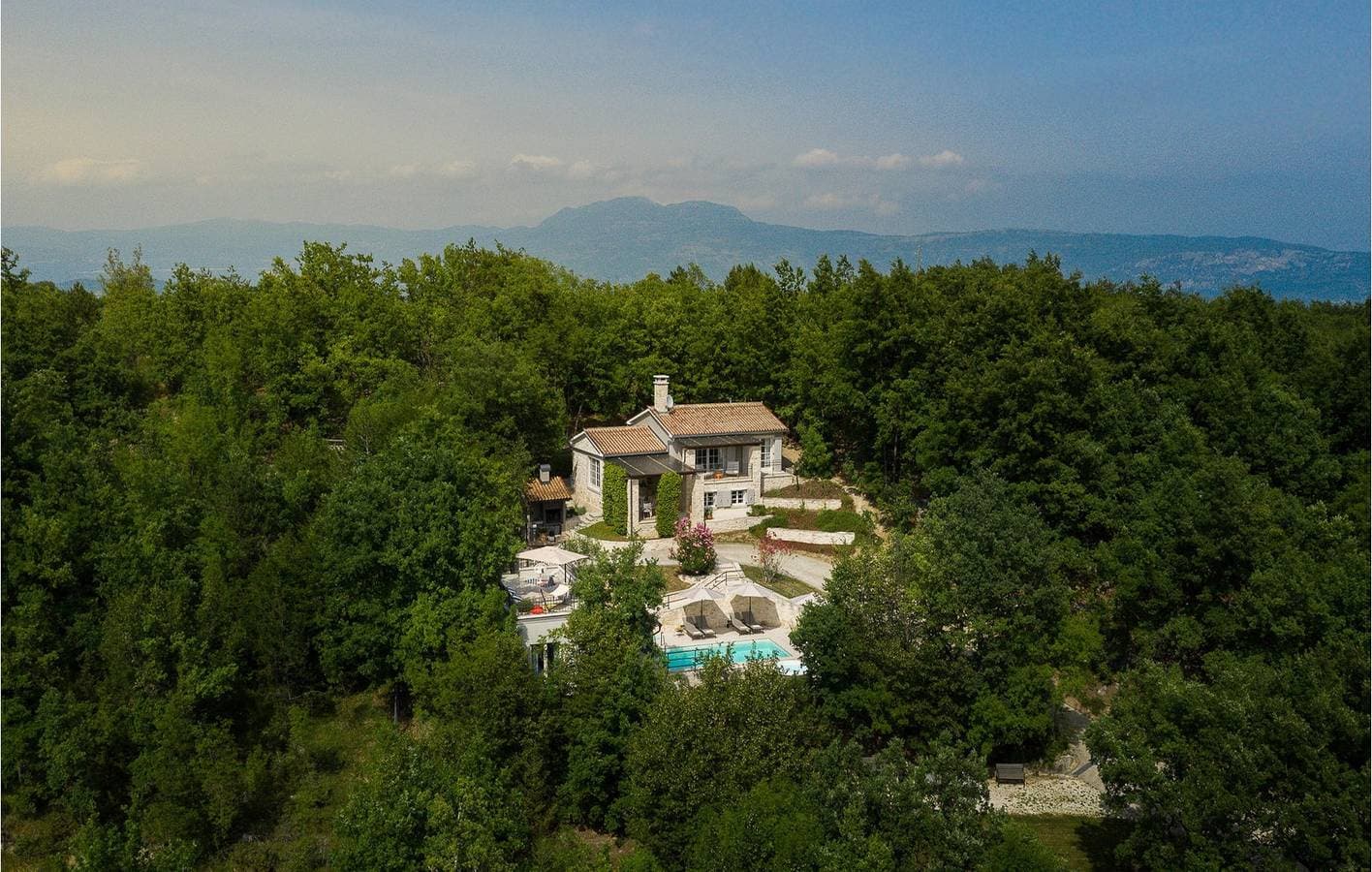 Foto 2 von 57: Charmante Unterkunft, 2 km von Pićan entfernt: 120 m² große Ferienwohnung mit Pool und WLAN