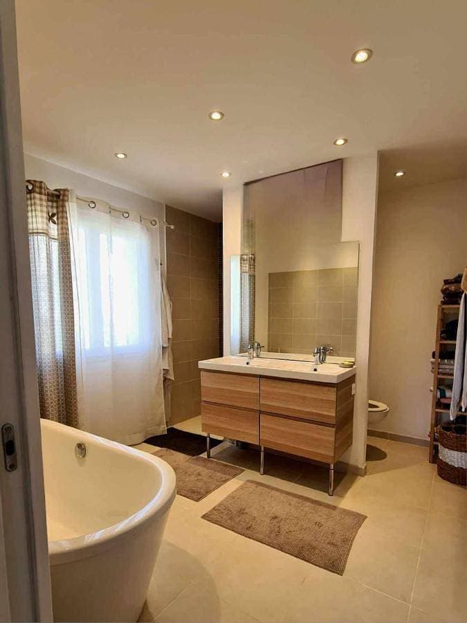 Foto 4 von 59: Three-Bedroom Villa