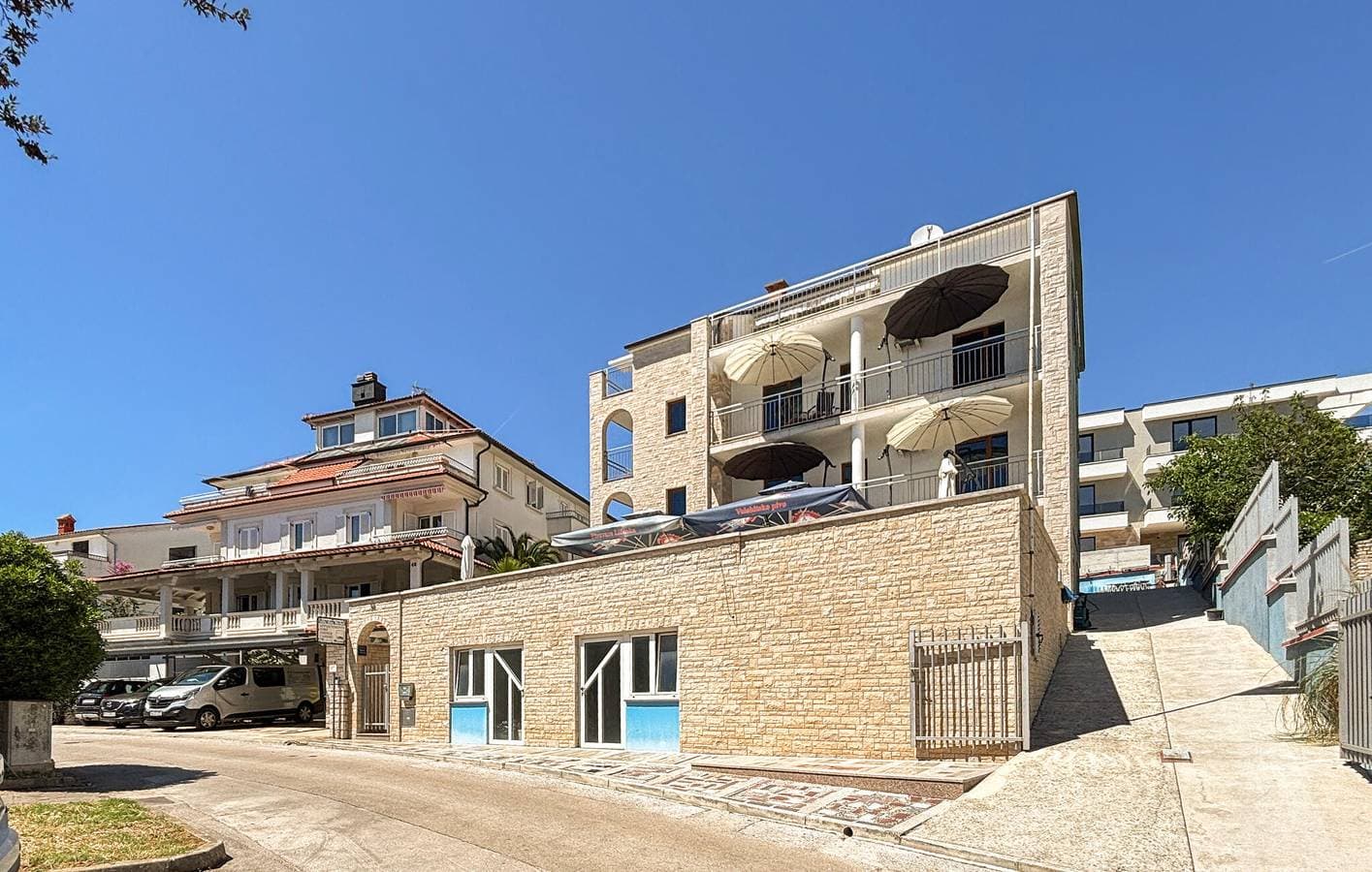 Reizende Ferienwohnung mit Meerblick, Terrasse, WLAN und Parkplatz – 1,5 km vom Strand entfernt 1