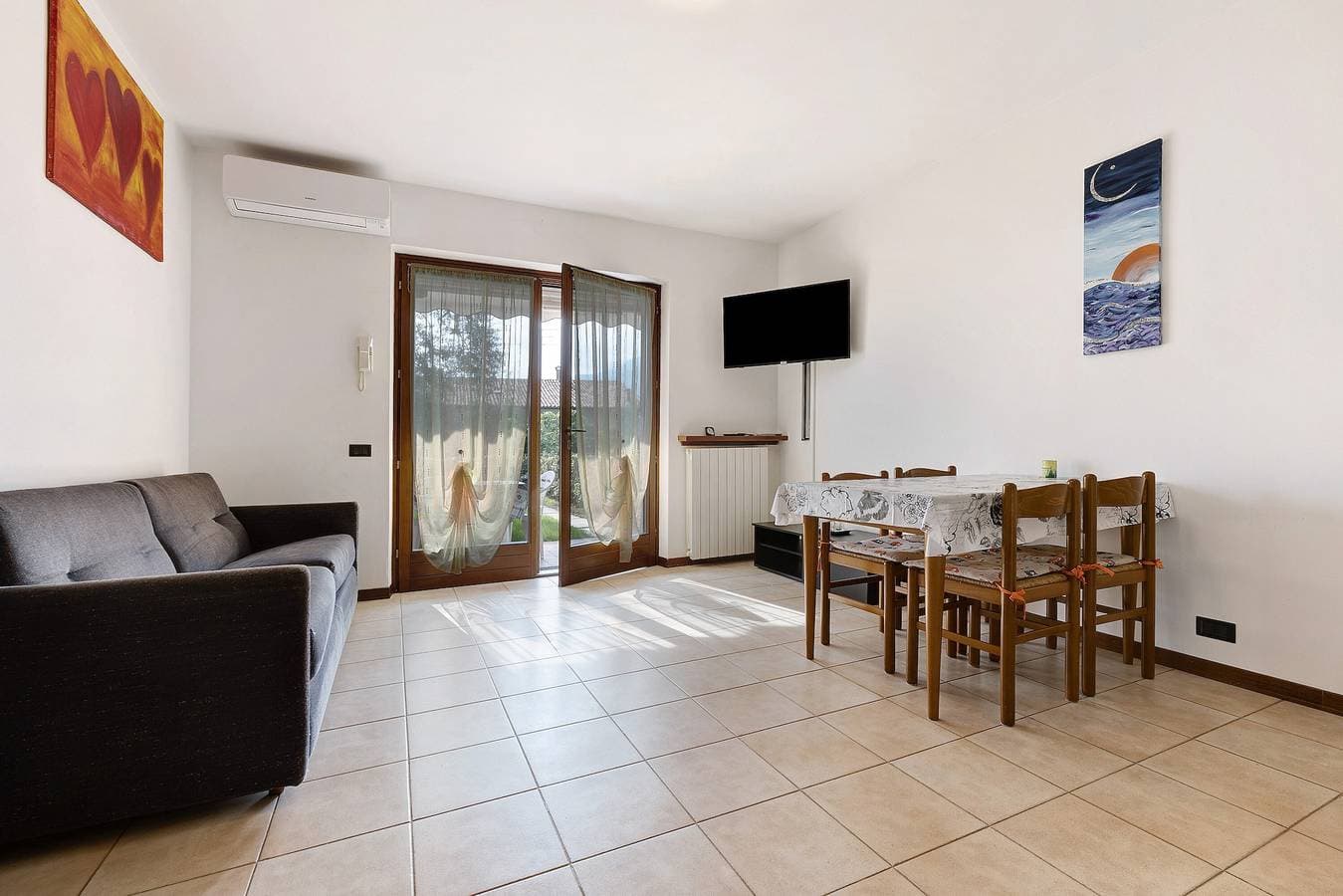 Foto 10 von 25: Ferienwohnung 'Assenza 9' mit Seeblick, WLAN und Klimaanlage