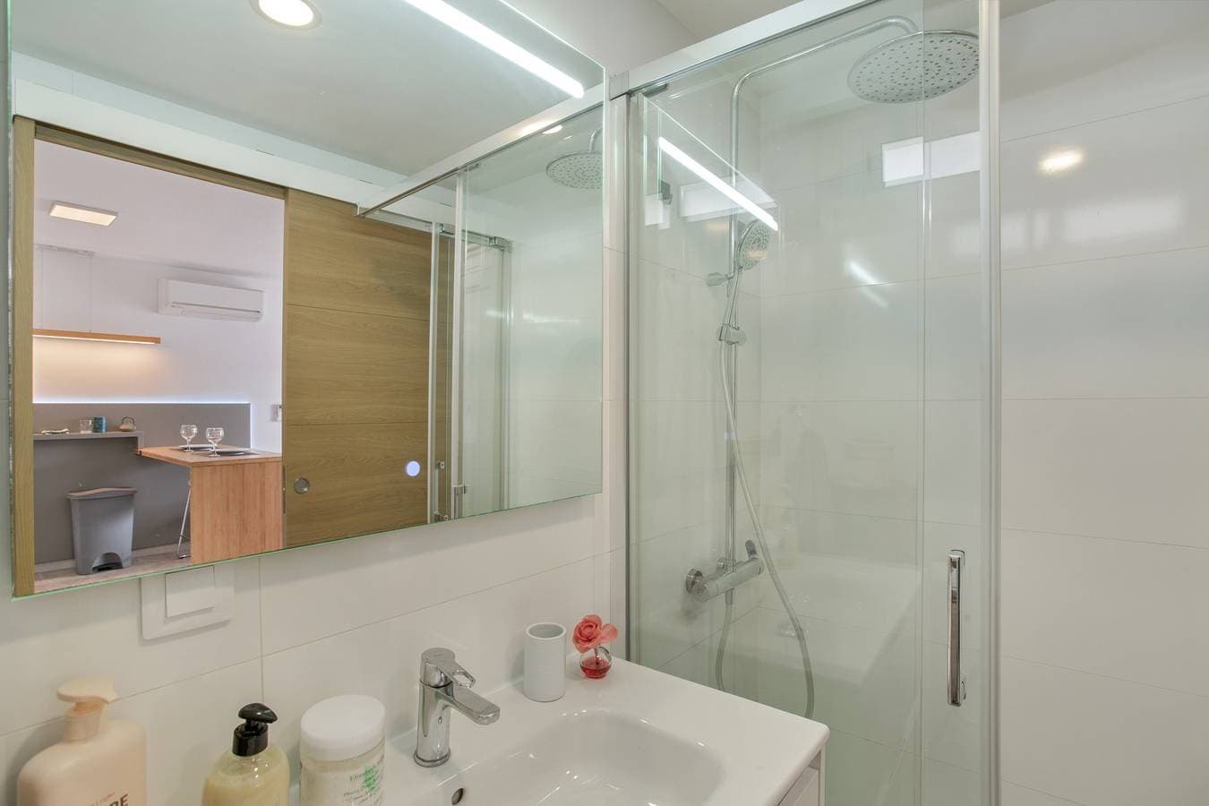 Foto 12 von 24: Ferienwohnung 'Sun and Serenity Pool Wifi' mit Meerblick, Wi-Fi und Klimaanlage