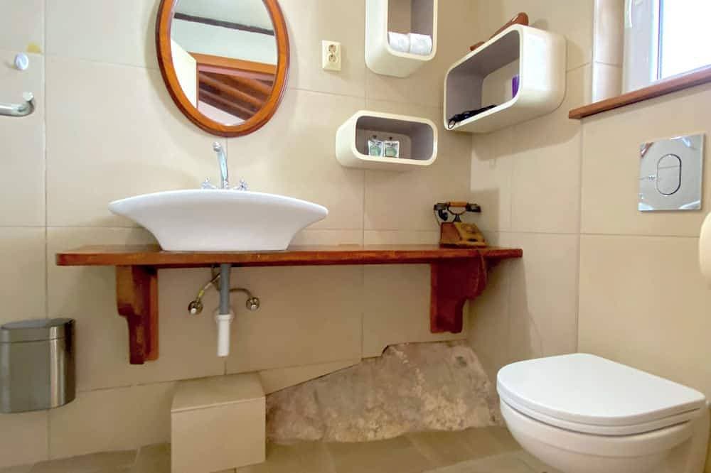 Foto 8 von 16: House for two with a private terrace located directly on the beach, town Hvar
