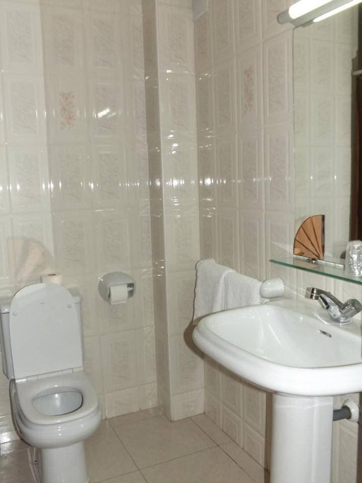 Foto 6 von 8: Triple Room with Bathroom