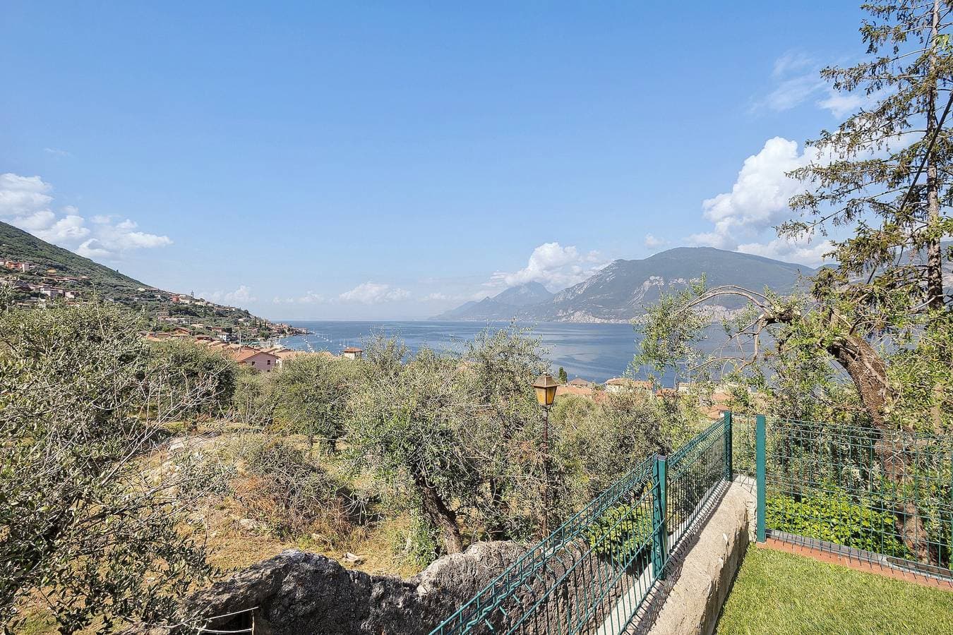 Foto 3 von 25: Ferienwohnung 'Assenza 9' mit Seeblick, WLAN und Klimaanlage