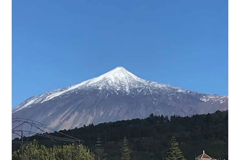 Traditionelles kanarisches Haus (1940) mit Blick auf den Teide 1