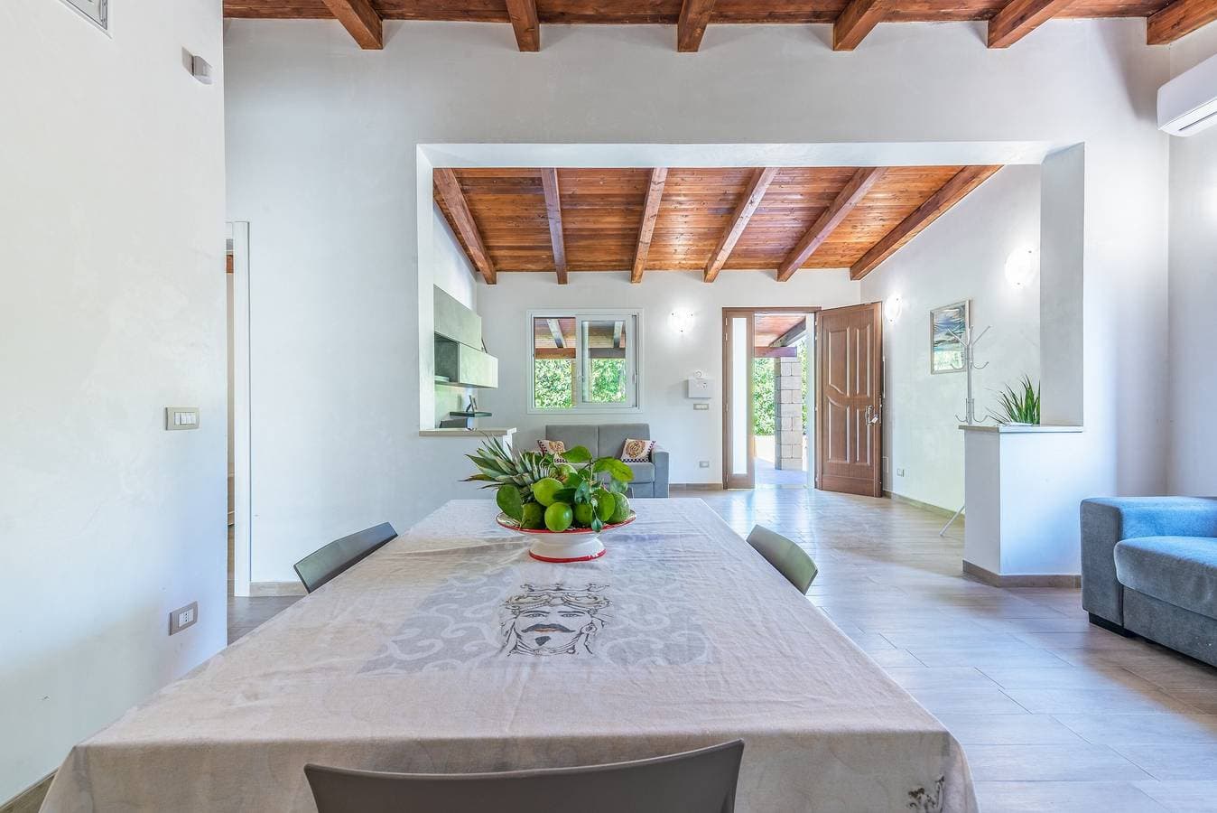 Foto 11 von 33: Villa Lorenzo mit privatem Garten, Whirlpool und WLAN