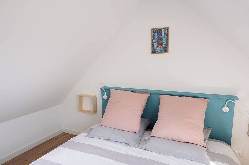Foto 6 von 30: Authentic, bright farmhouse—200 meters from the beach, the Gr34 trail, and town