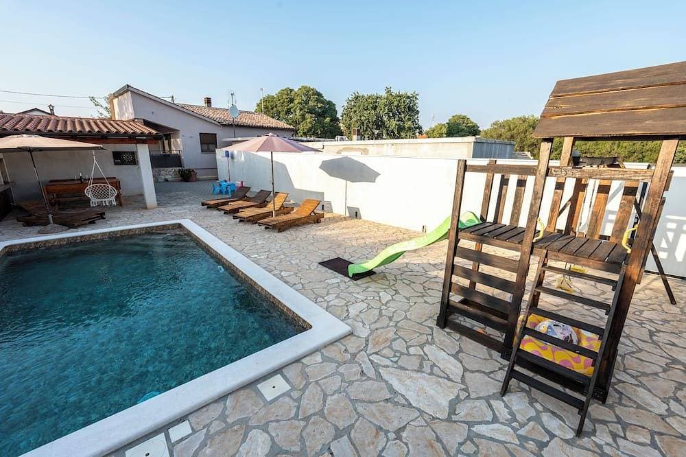 Beautiful House Nicole, swimming pool, fenced yard, BBQ, perfect for families 1