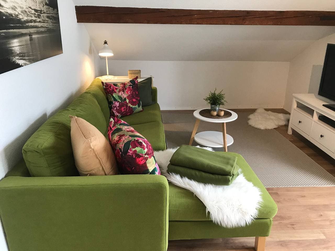 Foto 3 von 14: Haus Am Apfelweg - 'Ferienwohnung Topaz' mit Seeblick, Balkon und WLAN