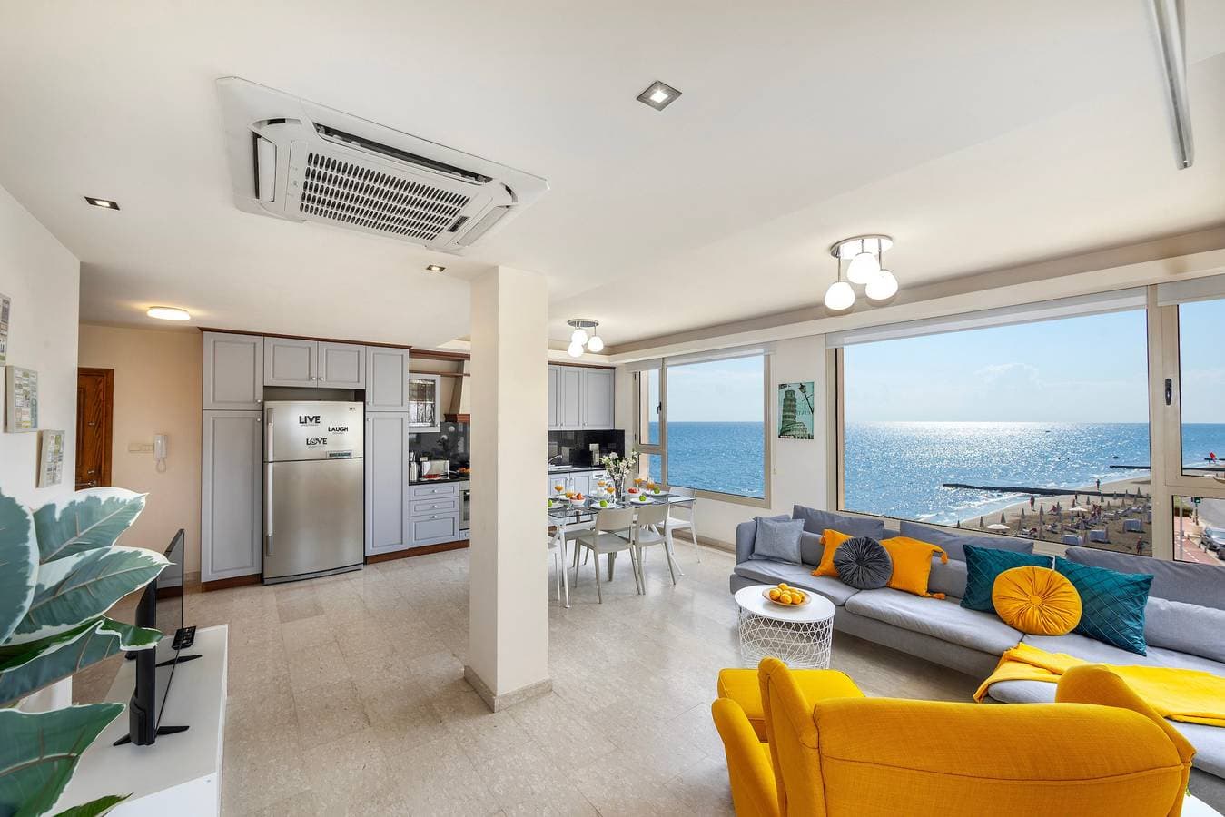 Foto 6 von 25: Mackenzie Eftyhia Beachfront Suite