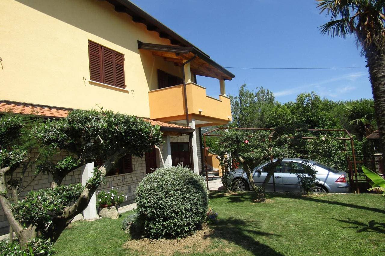 Foto 13 von 63: Two-Bedroom Apartment with Balcony