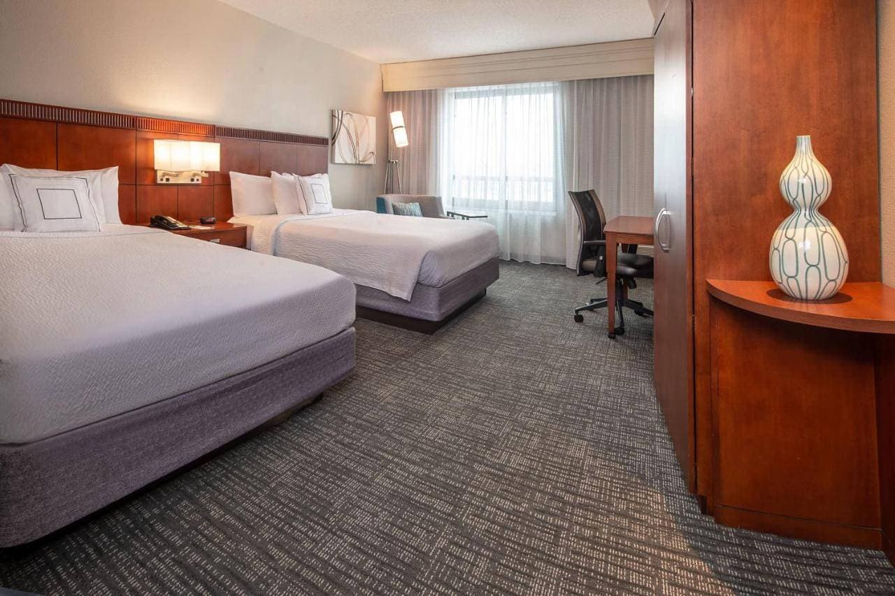 Foto 5 von 9: King Room with Sofa Bed