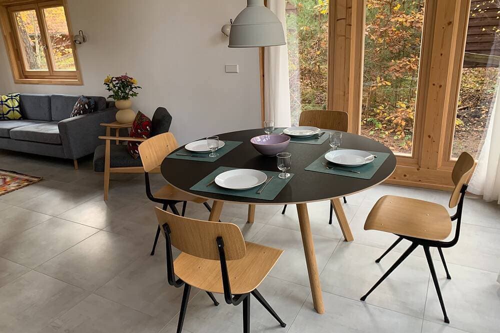 Foto 13 von 23: Modernes Holzhaus im nordischen Stil direkt im Kiefernwald