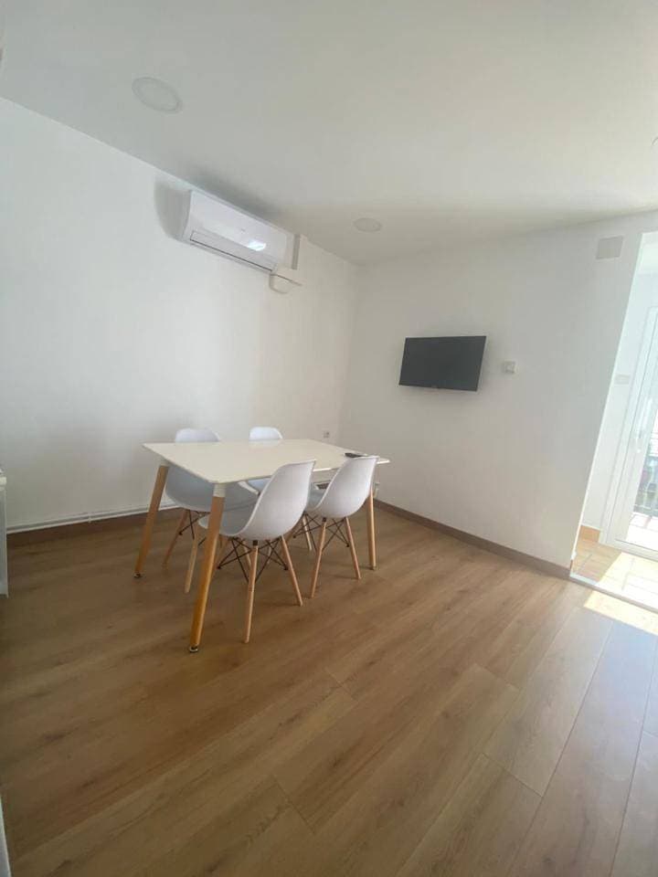 Foto 9 von 15: Three-Bedroom Apartment