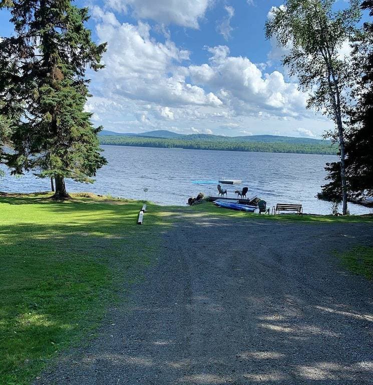 Foto 9 von 30: Große neuere Hütte mit gemeinsamem Zugang zum Rangeley Lake