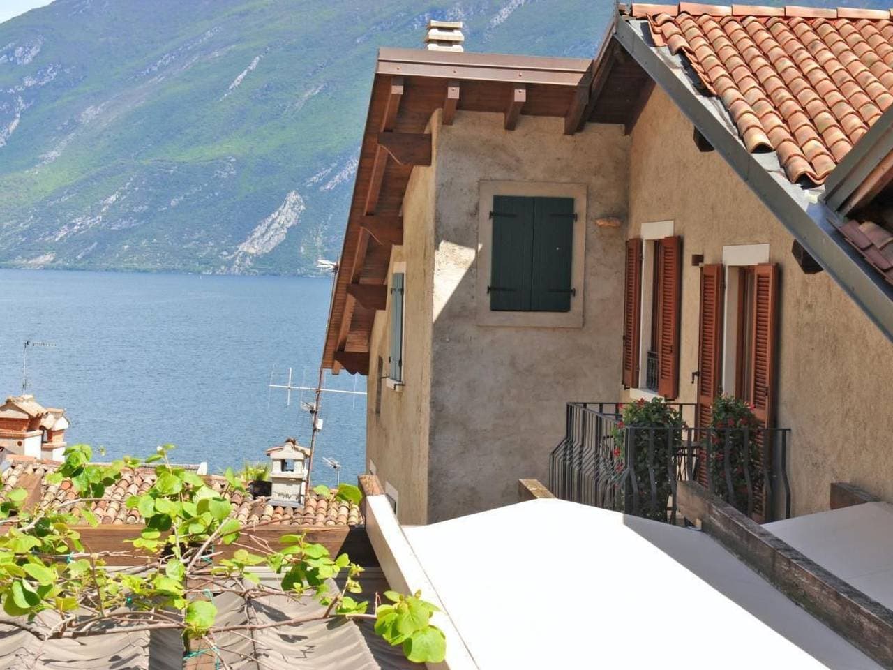 Foto 4 von 33: Große Wohnung in Limone Sul Garda mit Terrasse und Garten und Nah am Strand