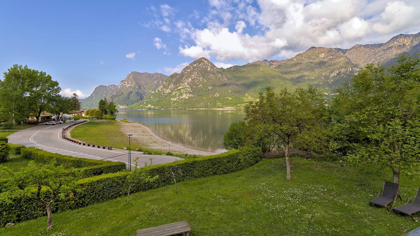 Foto 2 von 23: Ferienwohnung für 4 Personen mit Seeblick