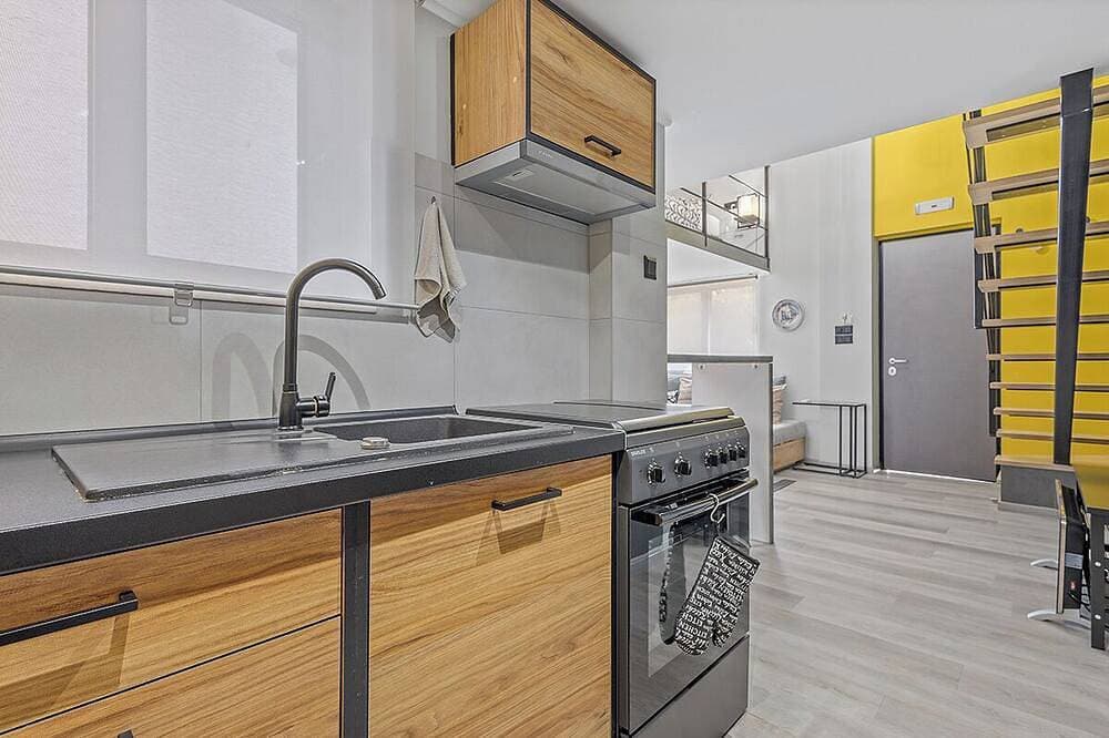 Foto 13 von 23: Charming loft-style apartment just 60 m from Artemida’s long sandy beach!