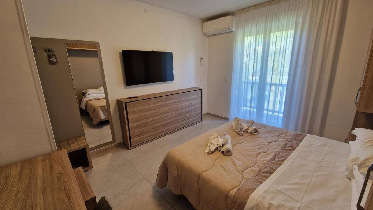 Foto 4 von 12: Double Room with Balcony