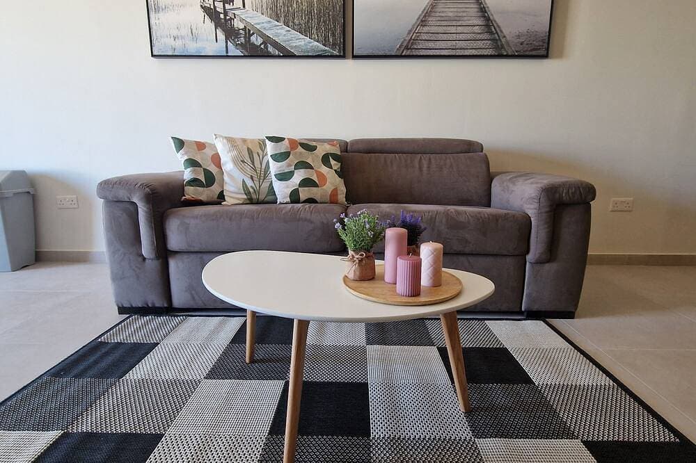 Centrally Located 3Br Sea View by Bus Terminus 1