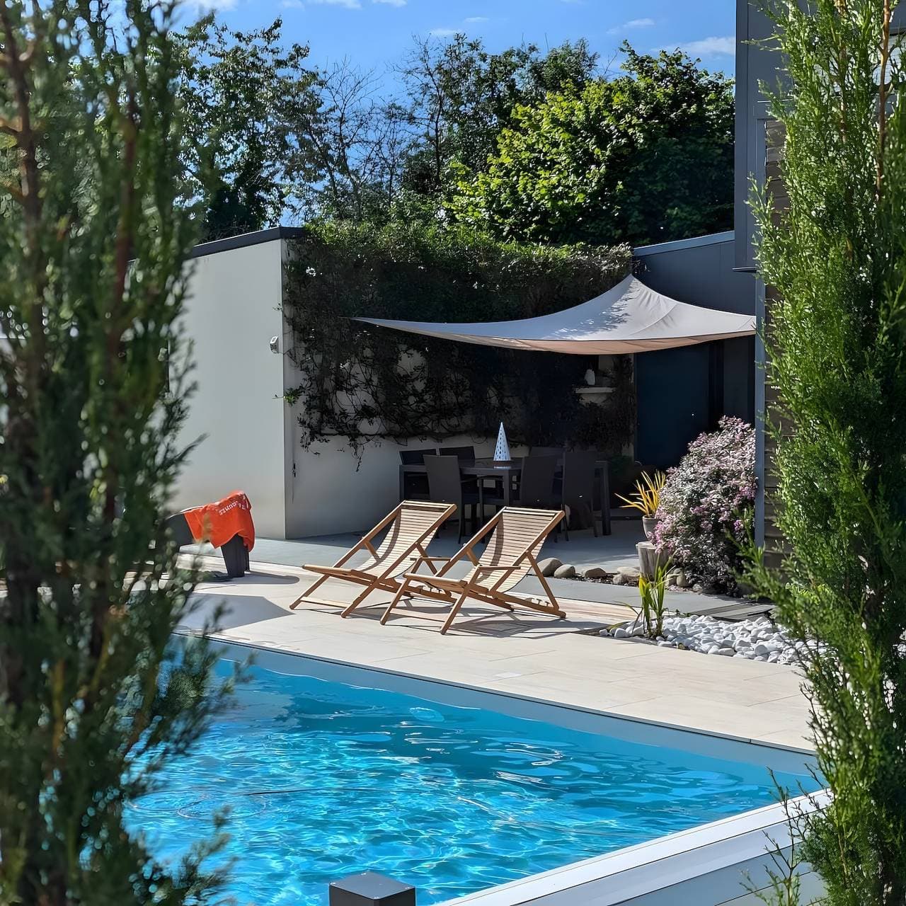 Foto 4 von 27: Bed & Breakfast „Chambre Port Briac“ mit Gemeinschaftspool, Terrasse & WLAN