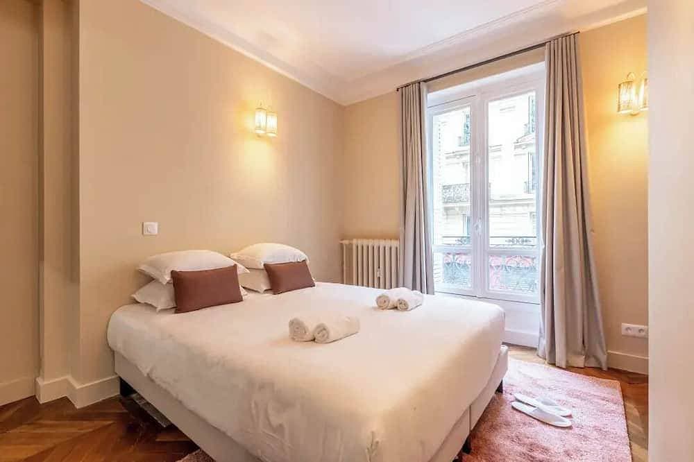 Foto 2 von 16: Stylish City Lights Escape – 2-Bedroom Gem In Central Paris