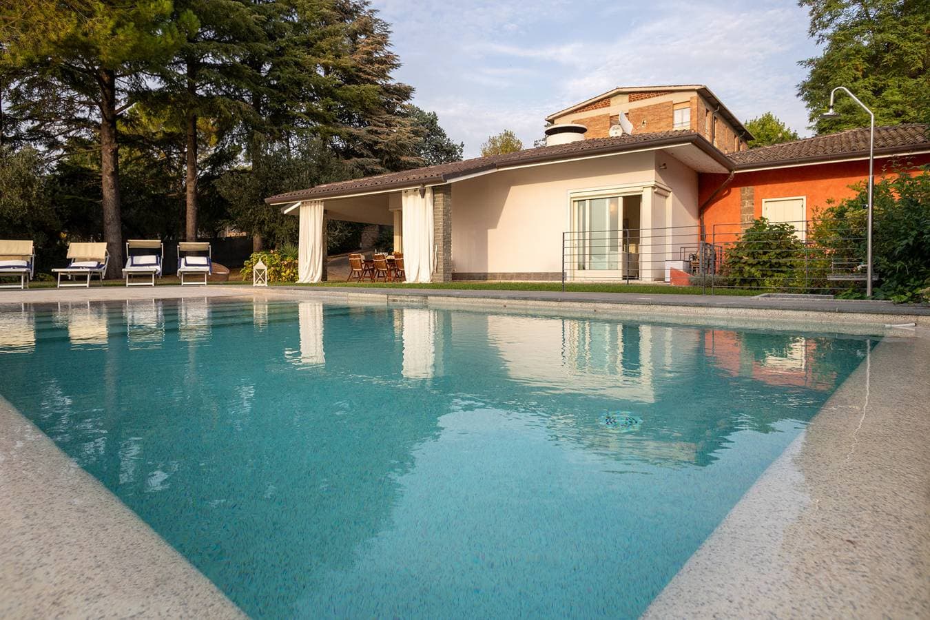 Foto 4 von 45: Regarda - "Villa Infinity", Stillvoll und Elegant  mit privatem Pool und Seeblick