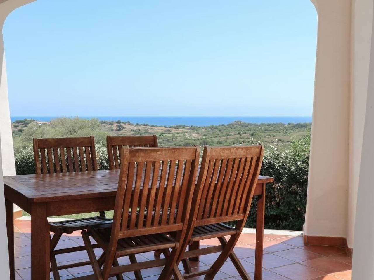 Foto 9 von 23: Villa mit gemeinsamem Pool und Meerblick