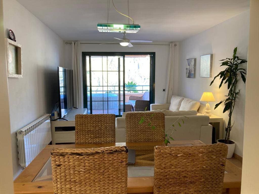 Foto 12 von 23: Two-Bedroom Apartment