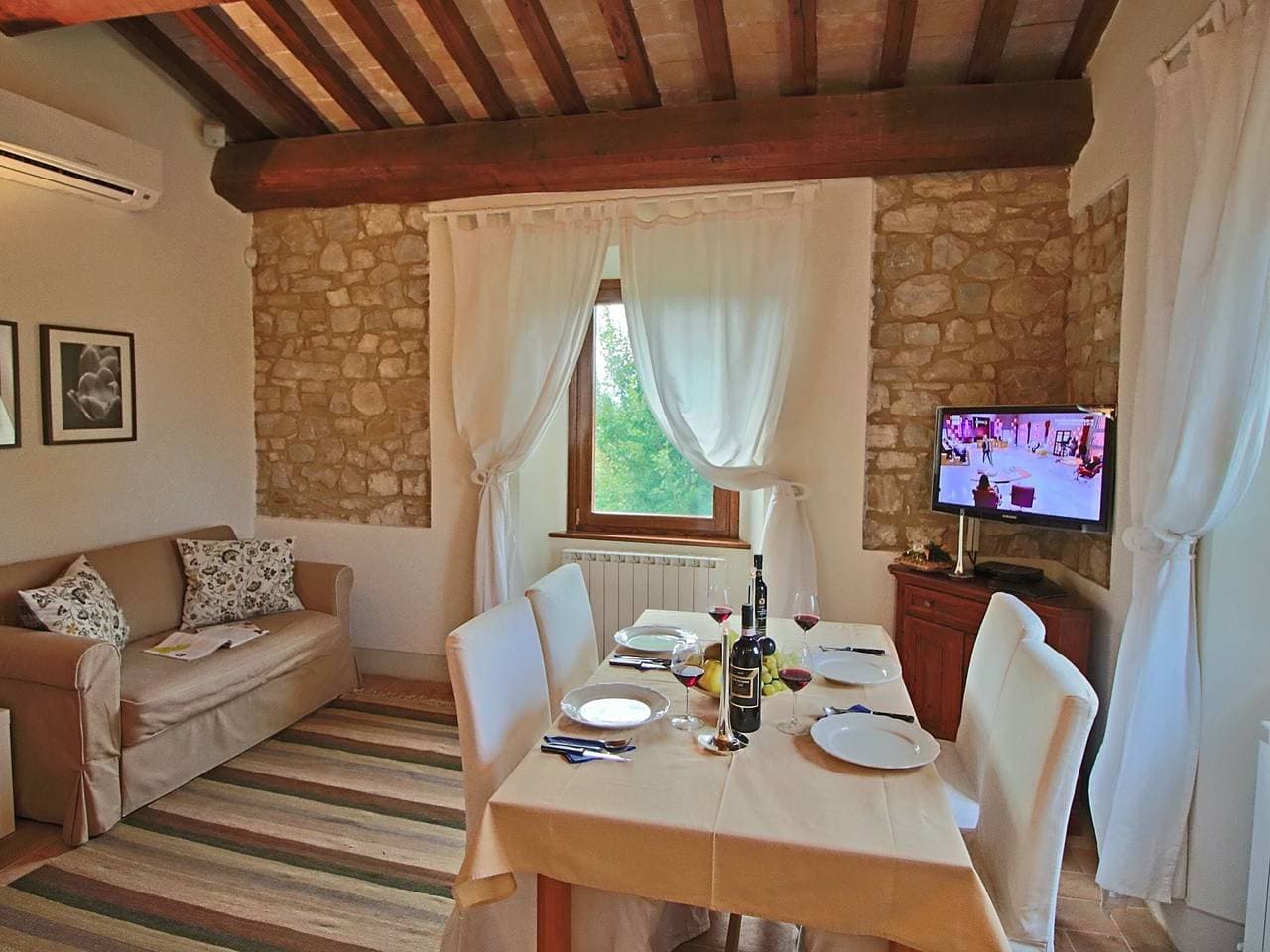 Foto 11 von 65: Ferienhaus in Foligno mit Pool und Terrasse