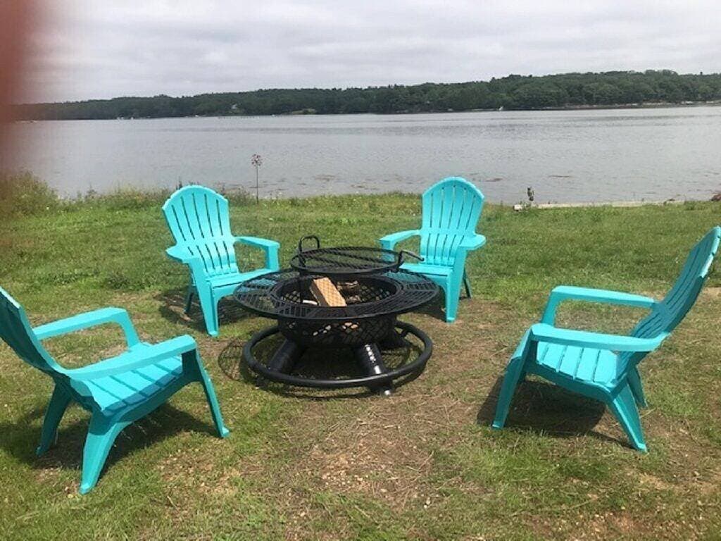 Foto 3 von 32: Waterfront, Updated Oceanfront Gem for 2, near Bowdoin College, Harpswell, and much more!
