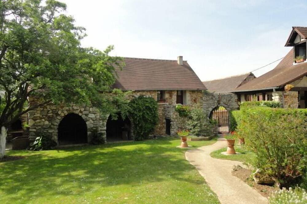 Foto 10 von 25: Normandie Ferienhaus \"Gewölbe\"