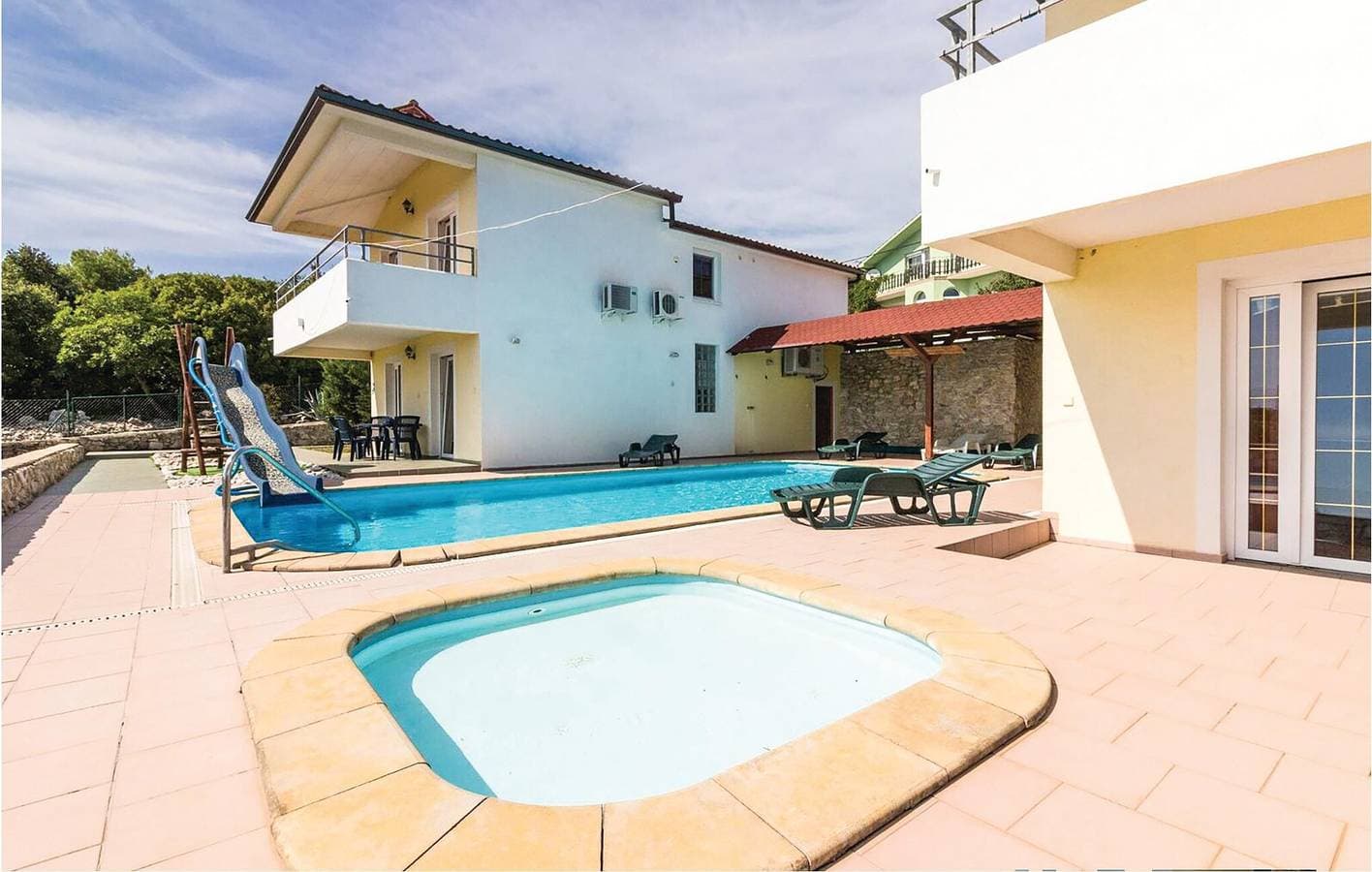 Gemütliche Ferienwohnung mit Pool, Terrasse und Zugang zum Strand – nur 2 km entfernt! 1