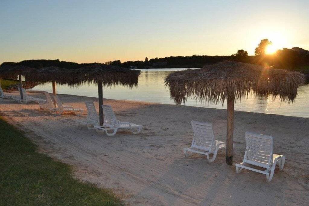 3 Schlafzimmer, 3 Bäder Haus am Wasser mit herrlichem Blick auf das Wasser und jede Menge Annehmlich... 1