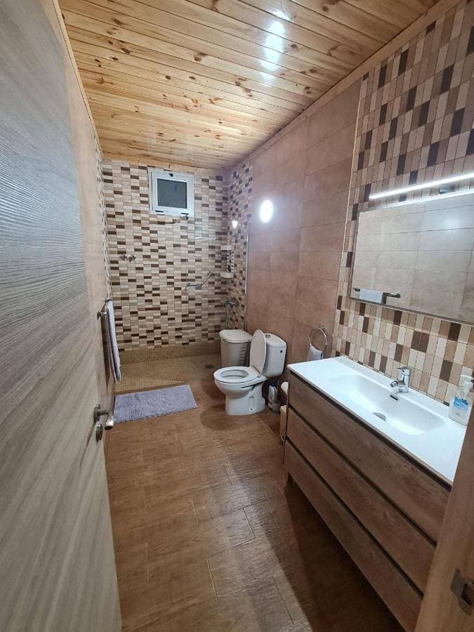 Foto 5 von 14: Three-Bedroom House